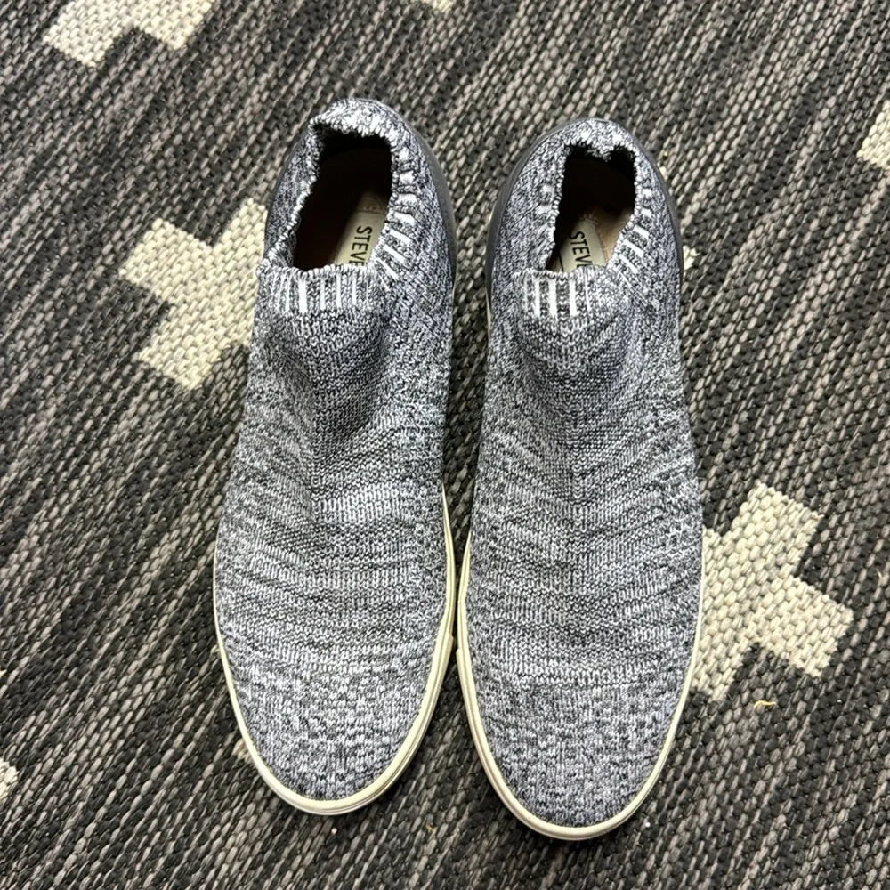 Steve Madden Size 7 Slip On Shoes Gray - Picture 2 of 5